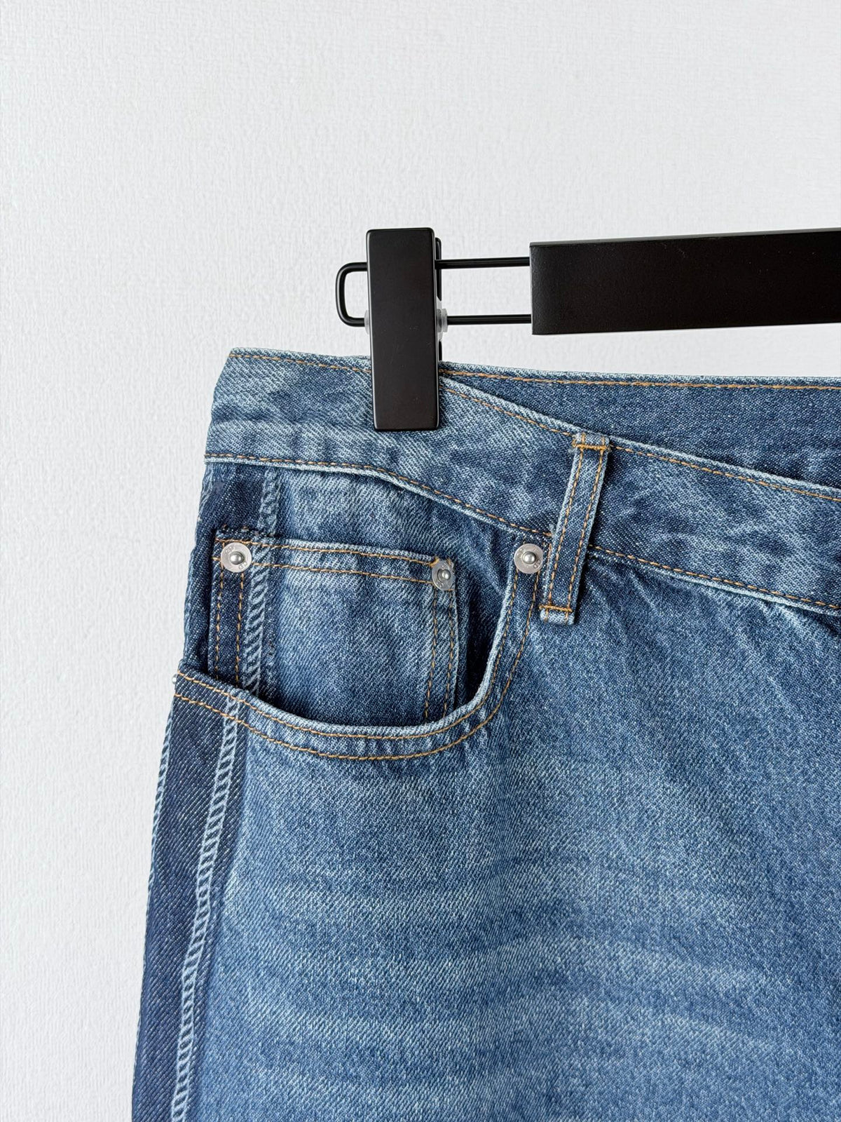 260901 New high-quality, minimalist basic baseball shirt design with denim suit pants