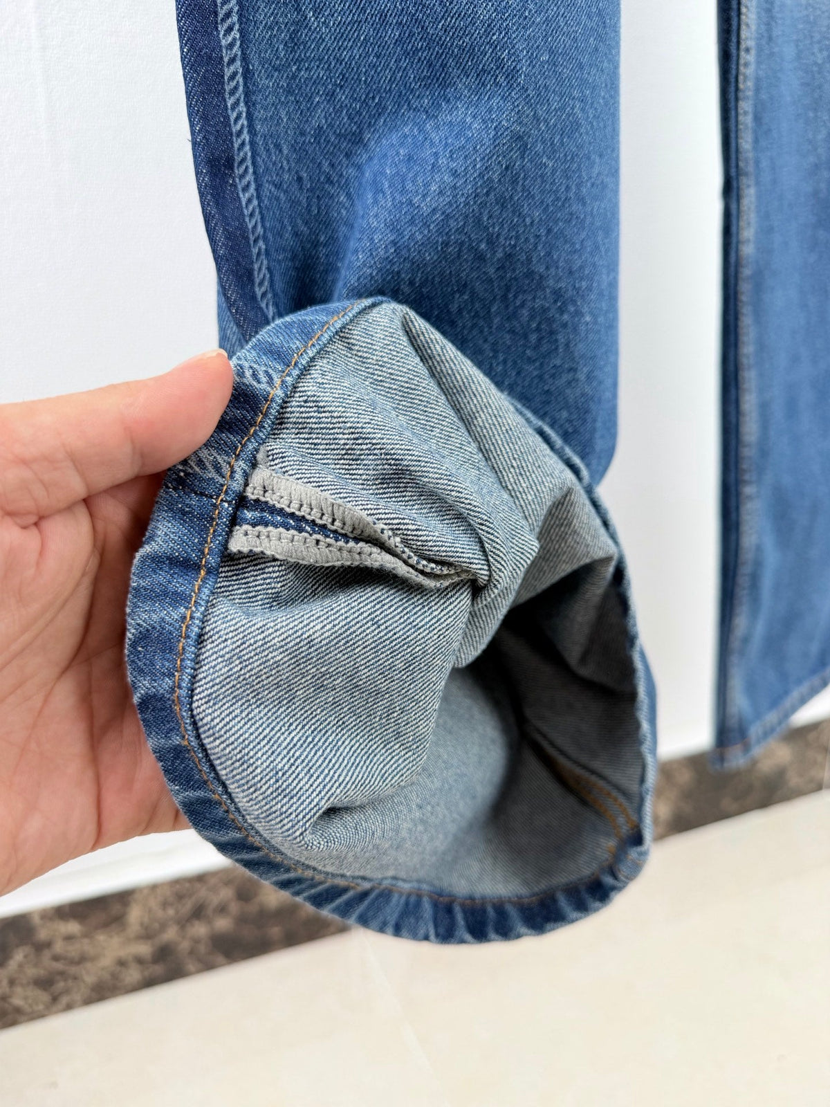 260901 New high-quality, minimalist basic baseball shirt design with denim suit pants