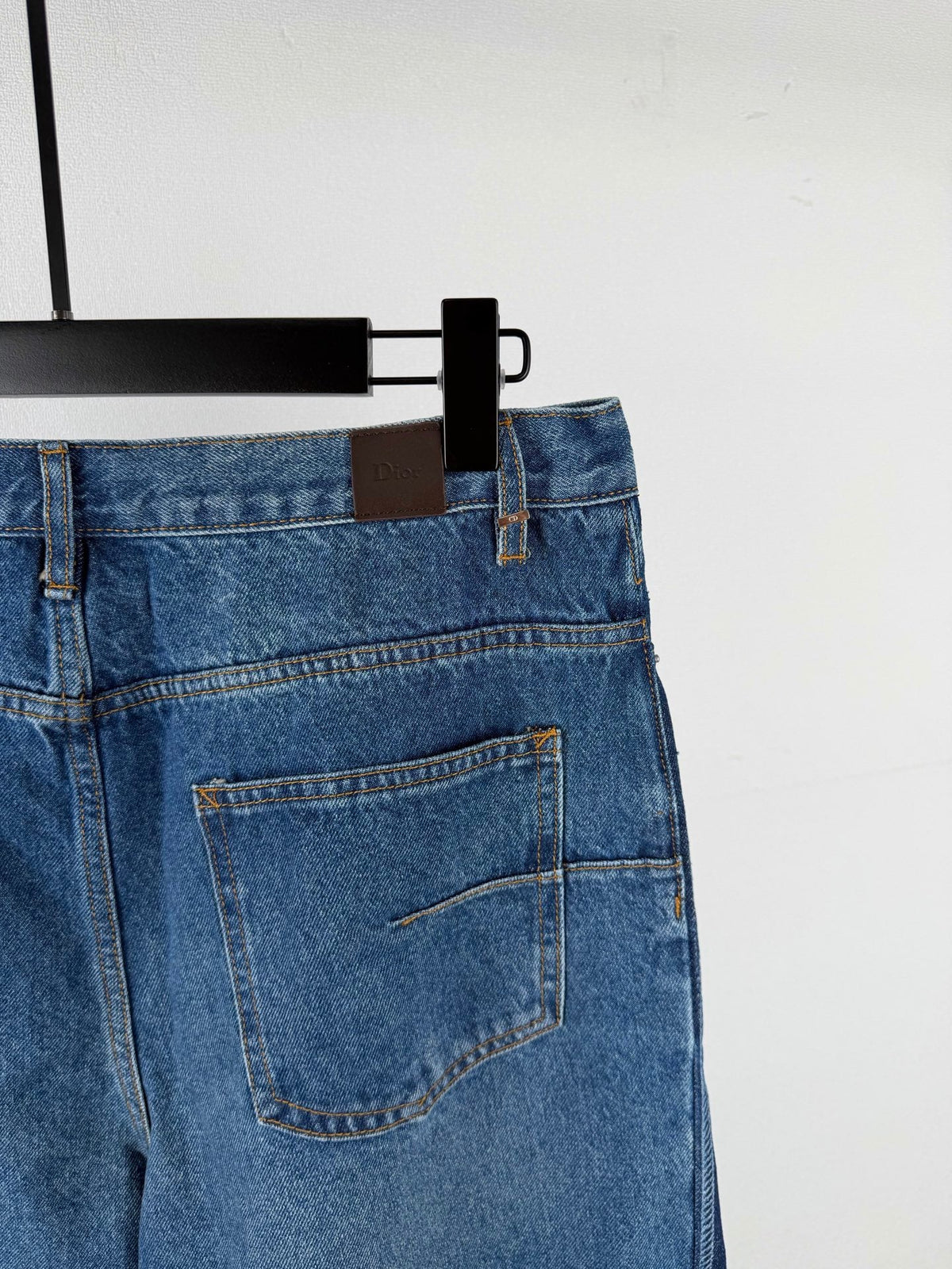 260901 New high-quality, minimalist basic baseball shirt design with denim suit pants