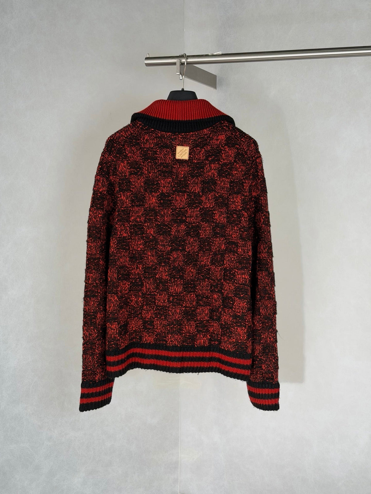 260901  19/5000 New high-quality red and black checkered half-zip knitted sweater coat