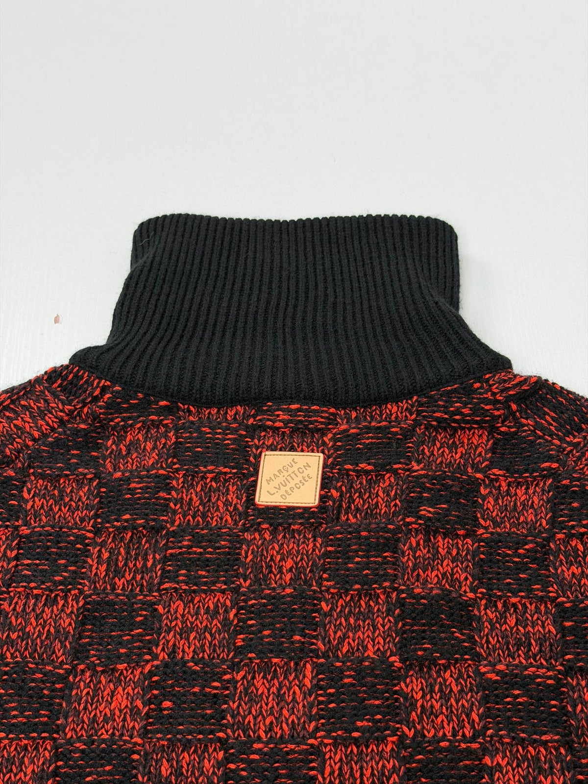 260901  19/5000 New high-quality red and black checkered half-zip knitted sweater coat