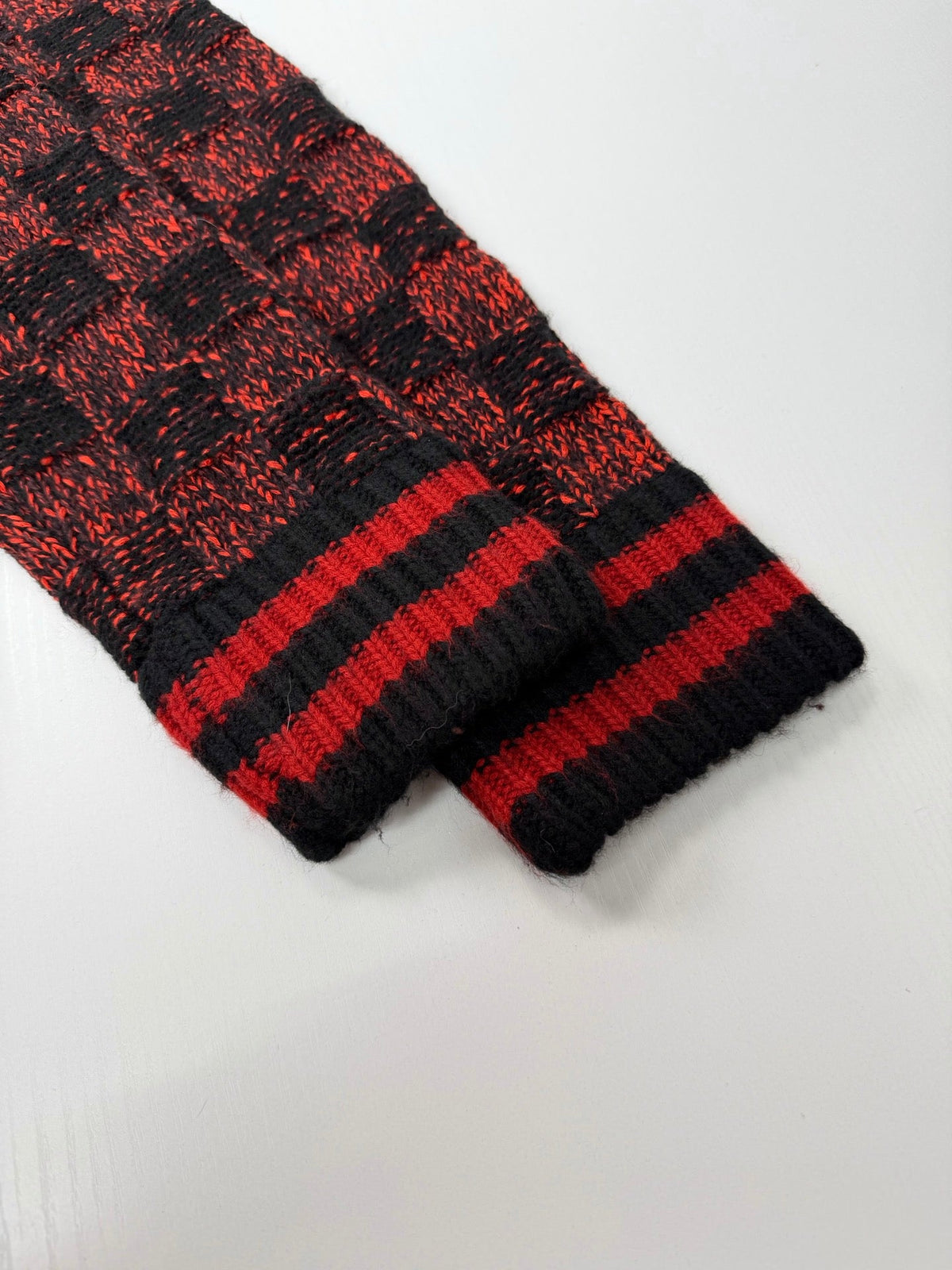 260901  19/5000 New high-quality red and black checkered half-zip knitted sweater coat