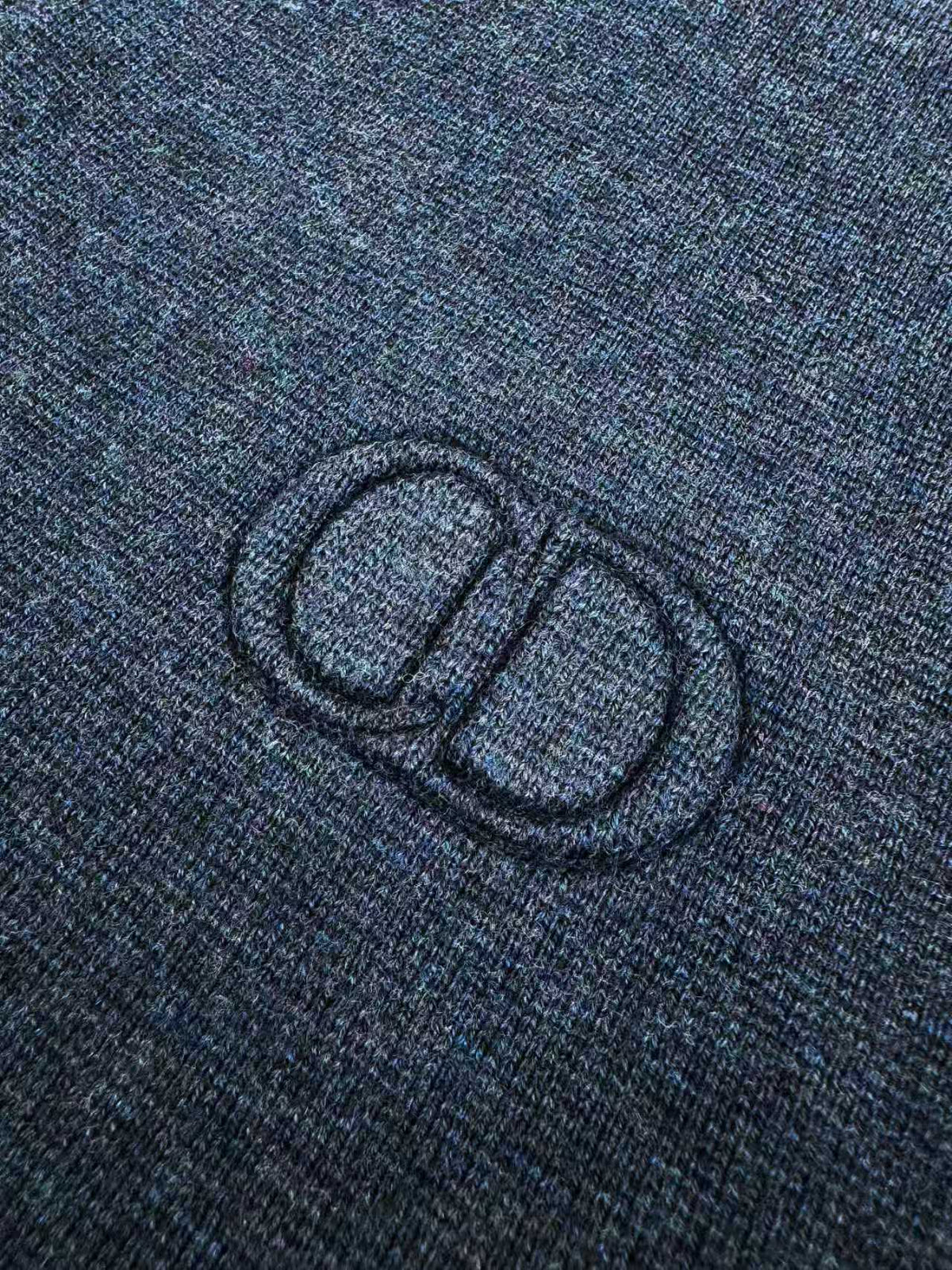 260901 New high-quality machine-woven lustrous wool sweater with fine texture and zipper closure