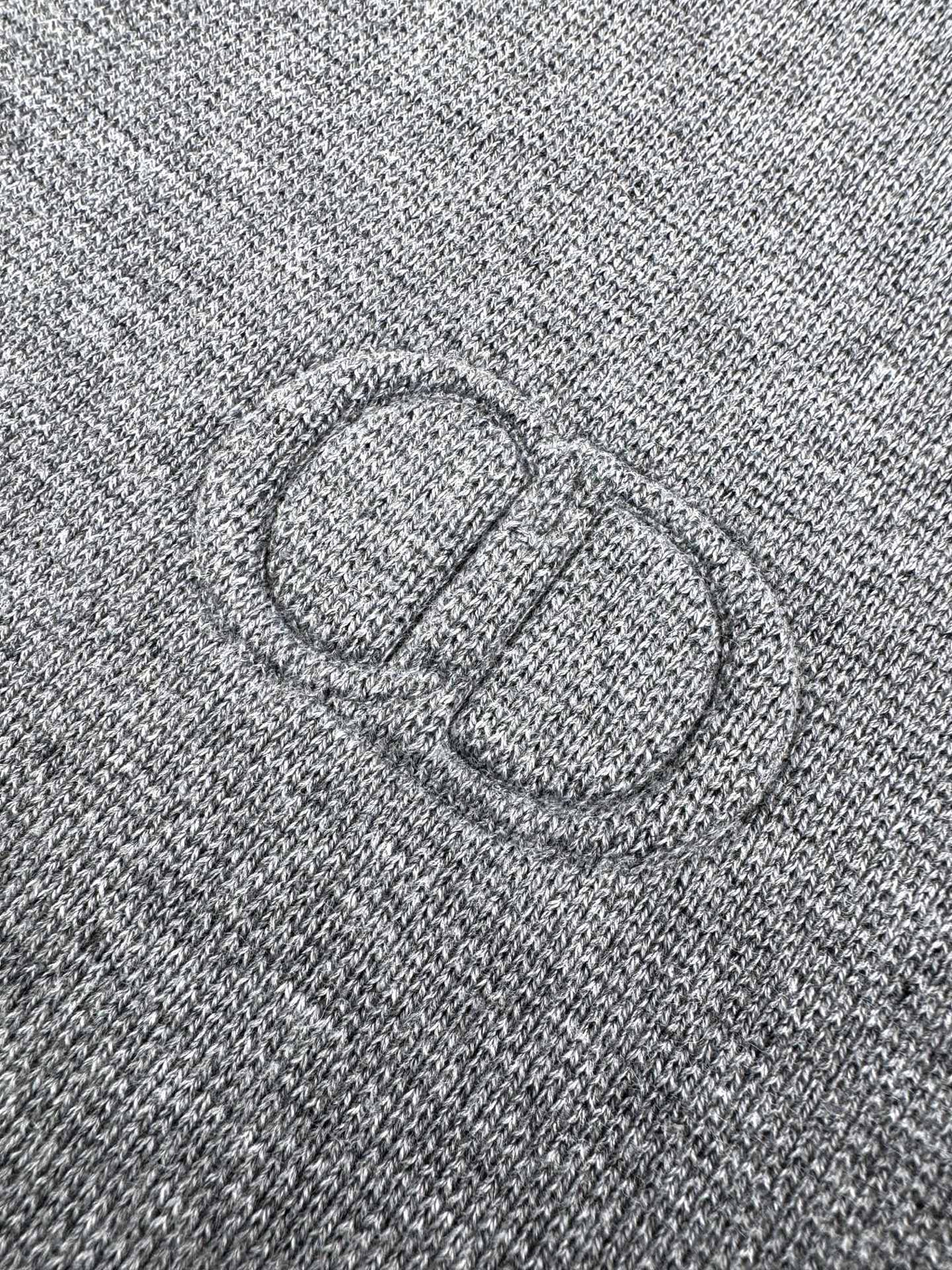 260901 New high-quality machine-woven lustrous wool sweater with fine texture and zipper closure