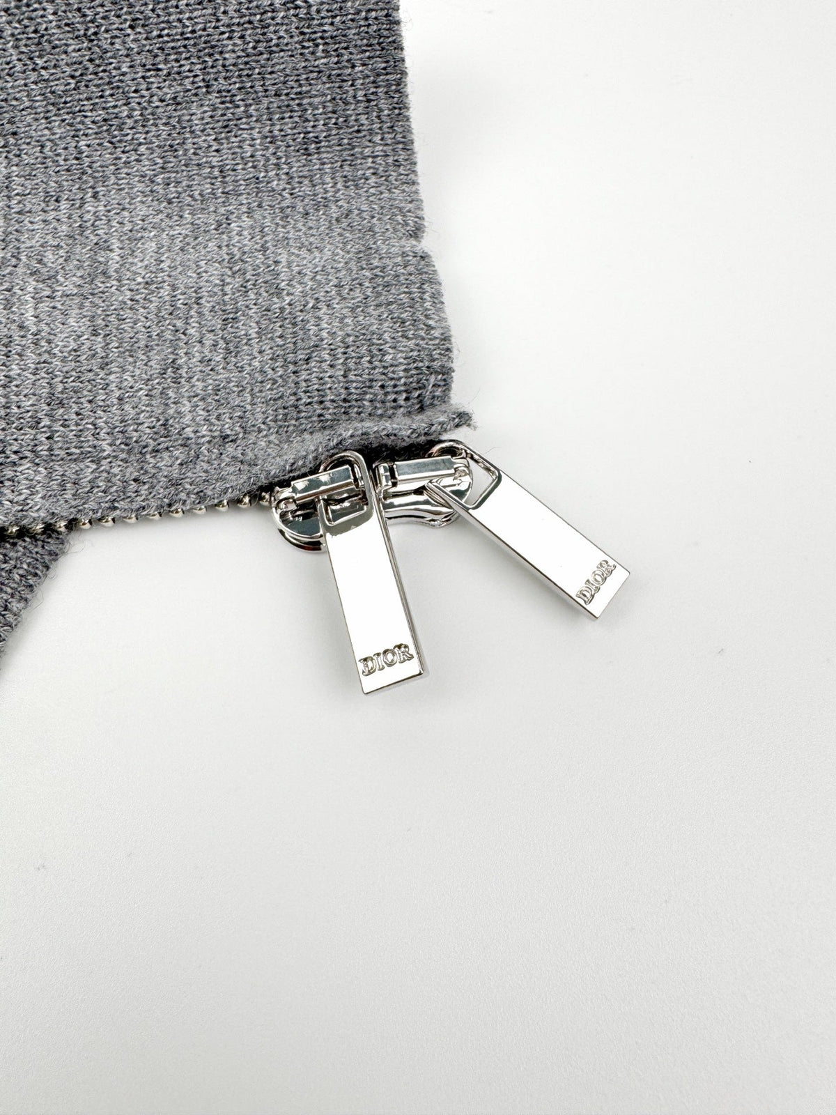 260901 New high-quality machine-woven lustrous wool sweater with fine texture and zipper closure