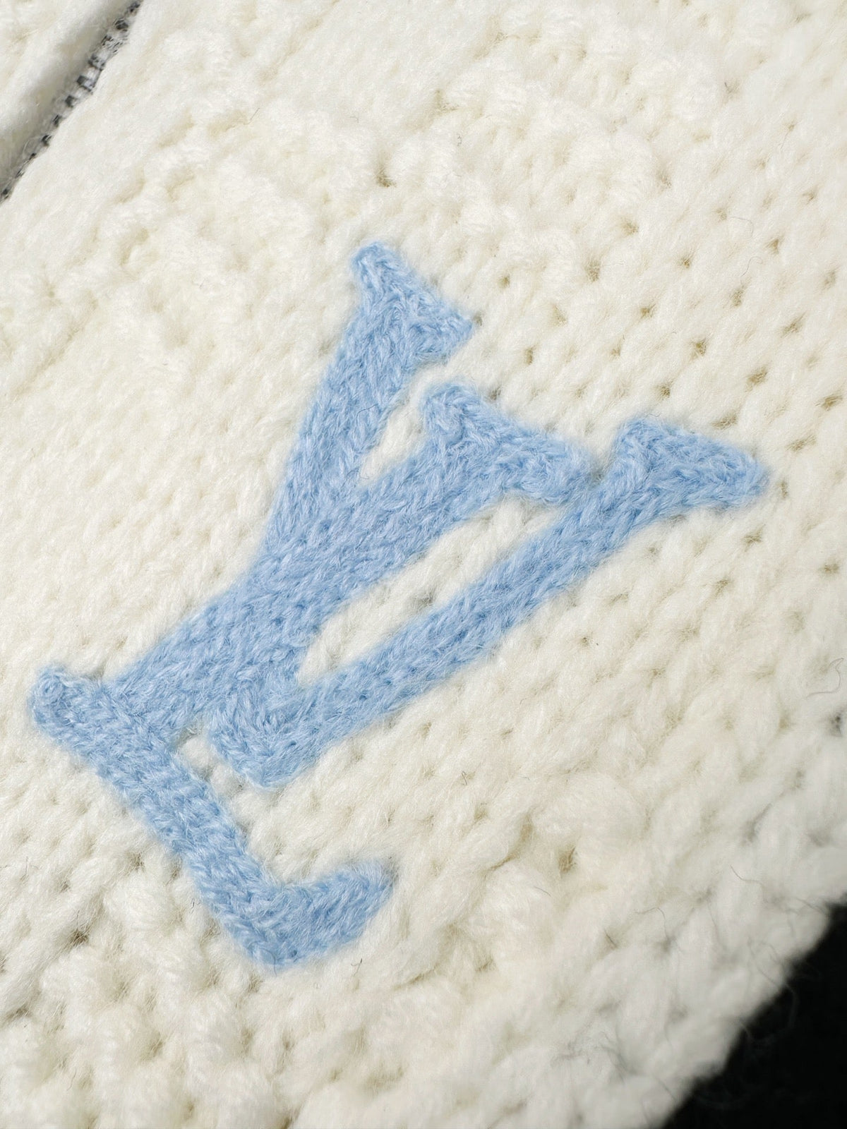 260901 New high-quality coarse tweed wool sweater with logo and pattern embroidery