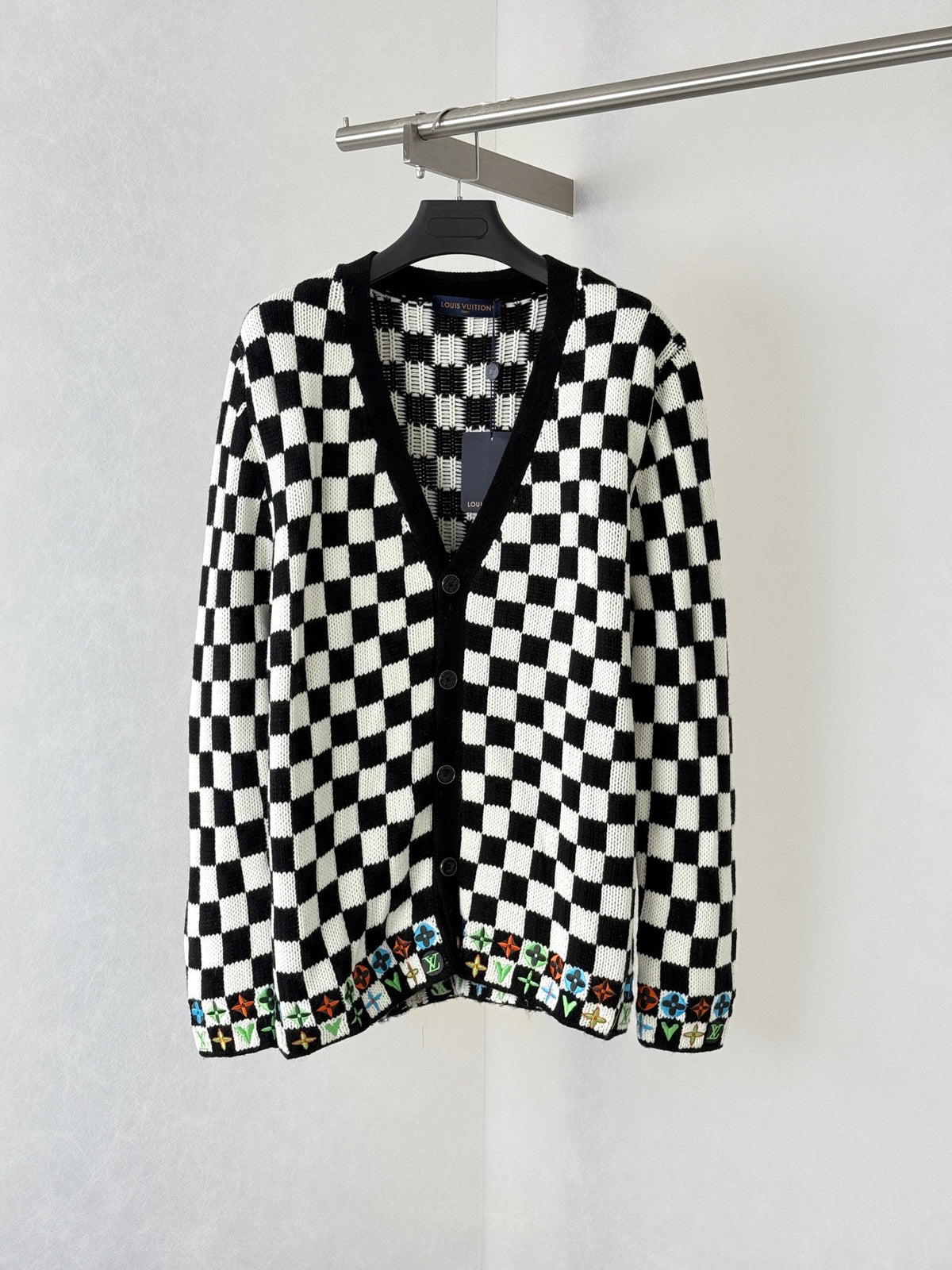 260910 New high-quality black and white checkered heavy-duty color-silk embroidered knitted cardigan