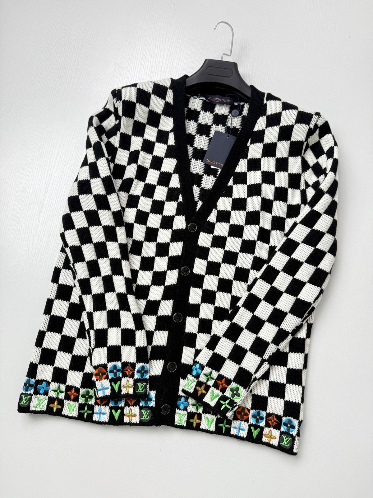 260910 New high-quality black and white checkered heavy-duty color-silk embroidered knitted cardigan