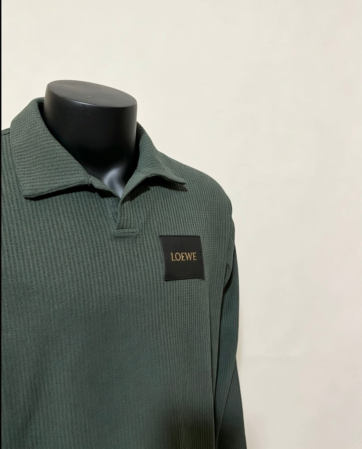 260910 New high-quality long-sleeved polo shirt with a pleated collar and a classic design