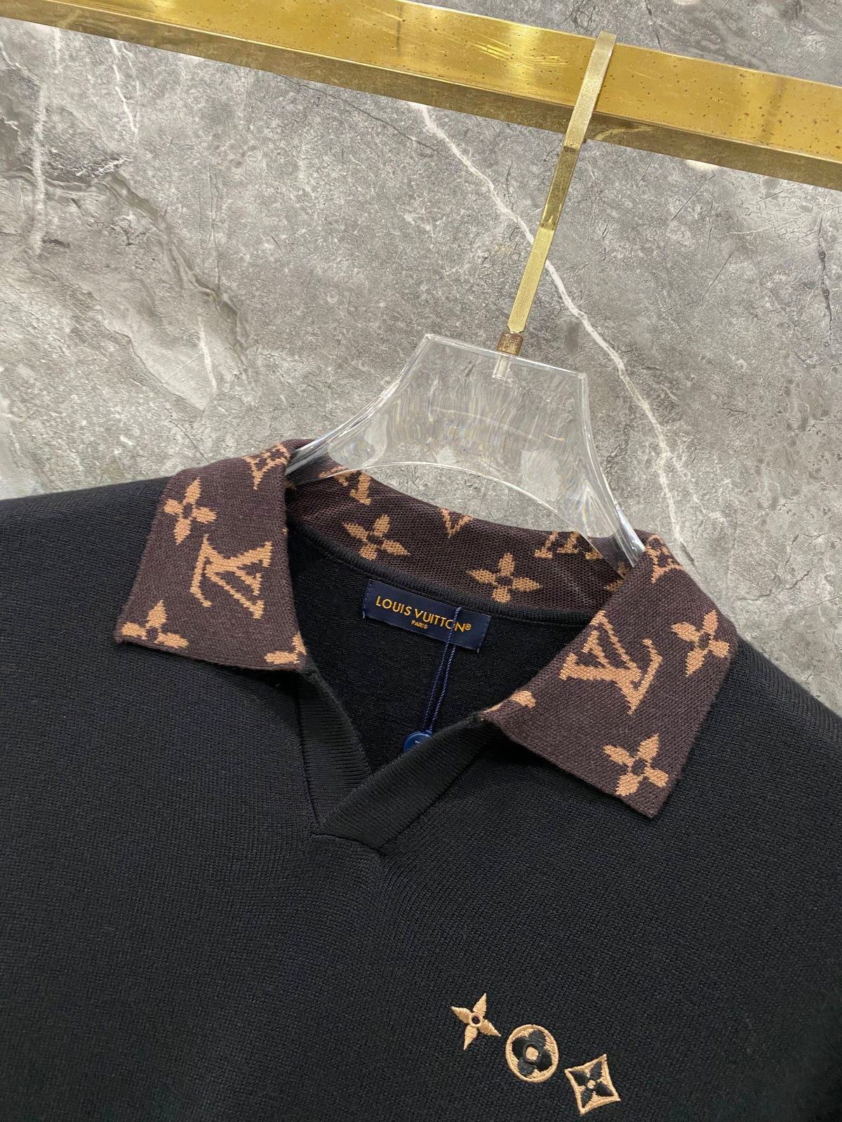 260910 New high-quality wool sweater with a chic placket design and a polo-style collar.