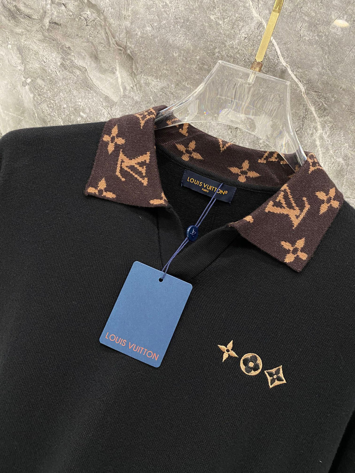 260910 New high-quality wool sweater with a chic placket design and a polo-style collar.