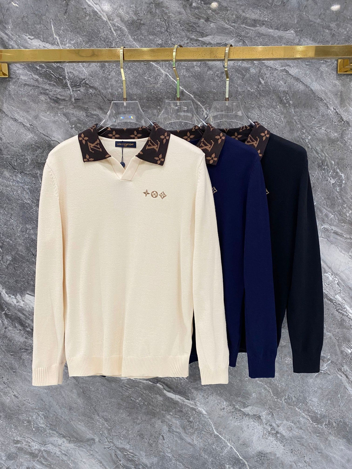 260910 New high-quality wool sweater with a chic placket design and a polo-style collar.