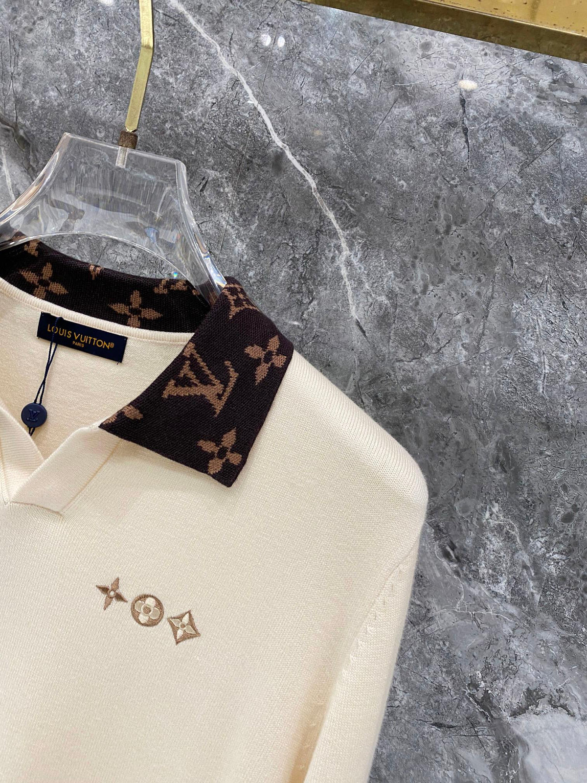 260910 New high-quality wool sweater with a chic placket design and a polo-style collar.