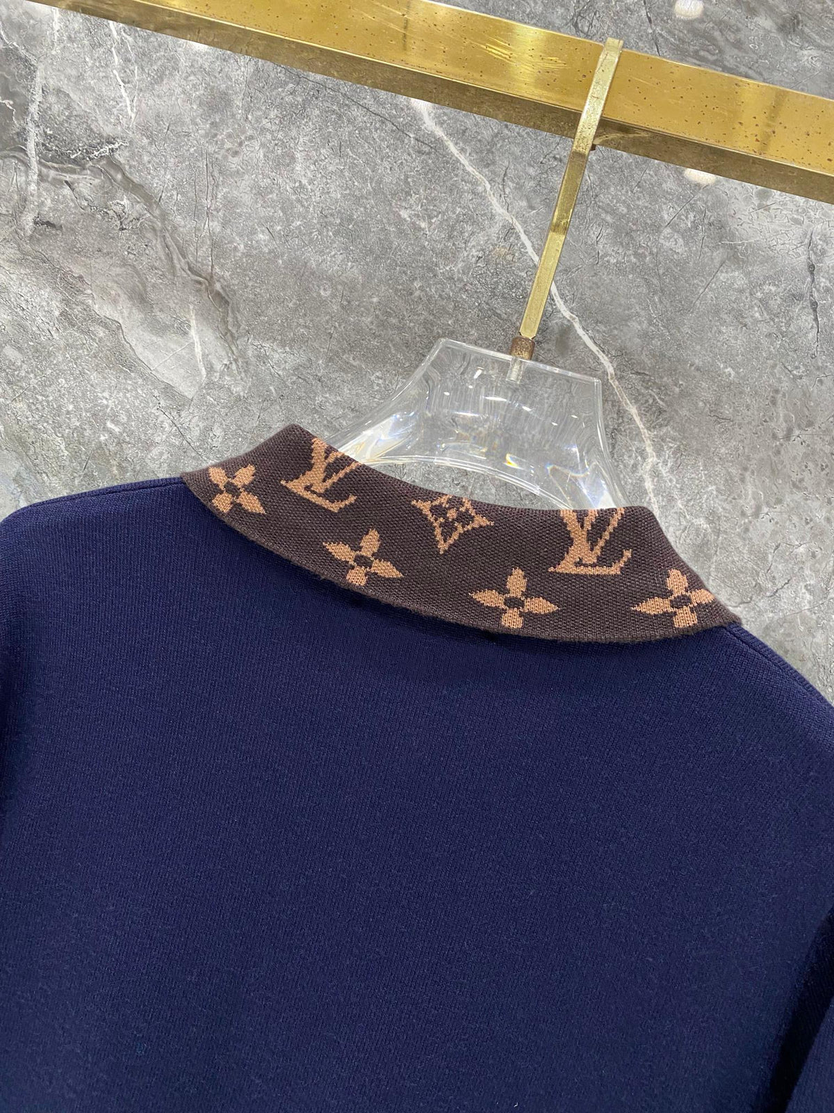 260910 New high-quality wool sweater with a chic placket design and a polo-style collar.