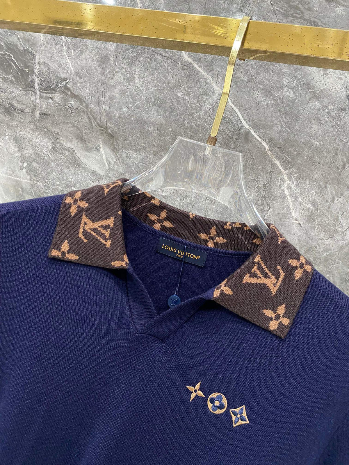 260910 New high-quality wool sweater with a chic placket design and a polo-style collar.