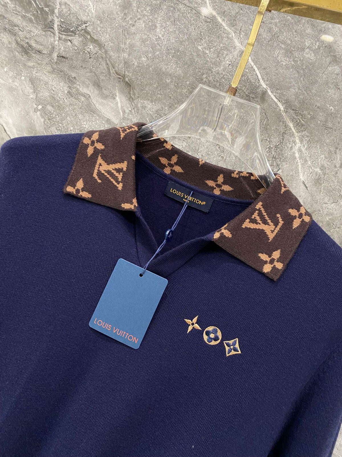 260910 New high-quality wool sweater with a chic placket design and a polo-style collar.