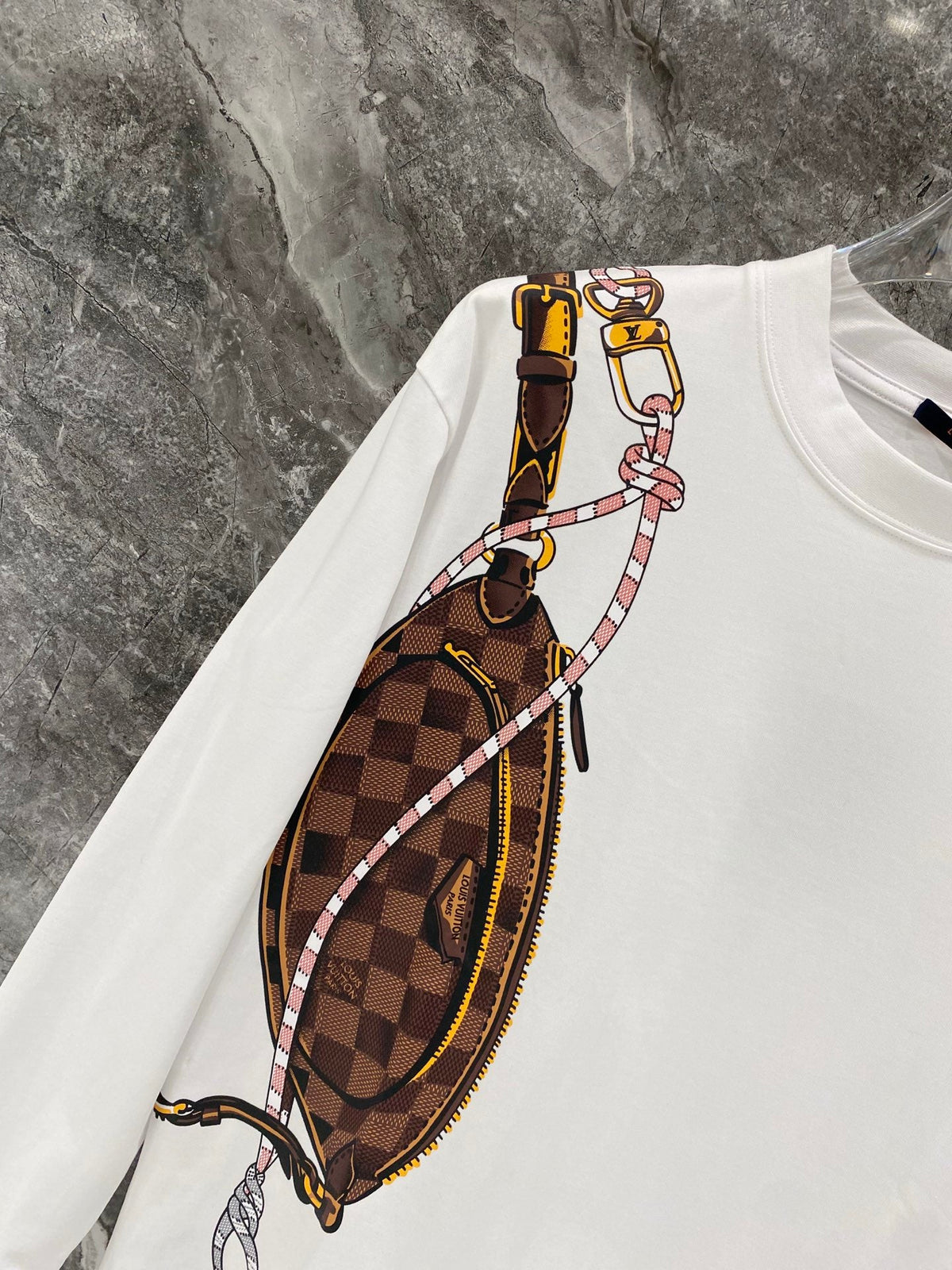 260910 New high-quality crossbody bag with a stylish round-neck hoodie design