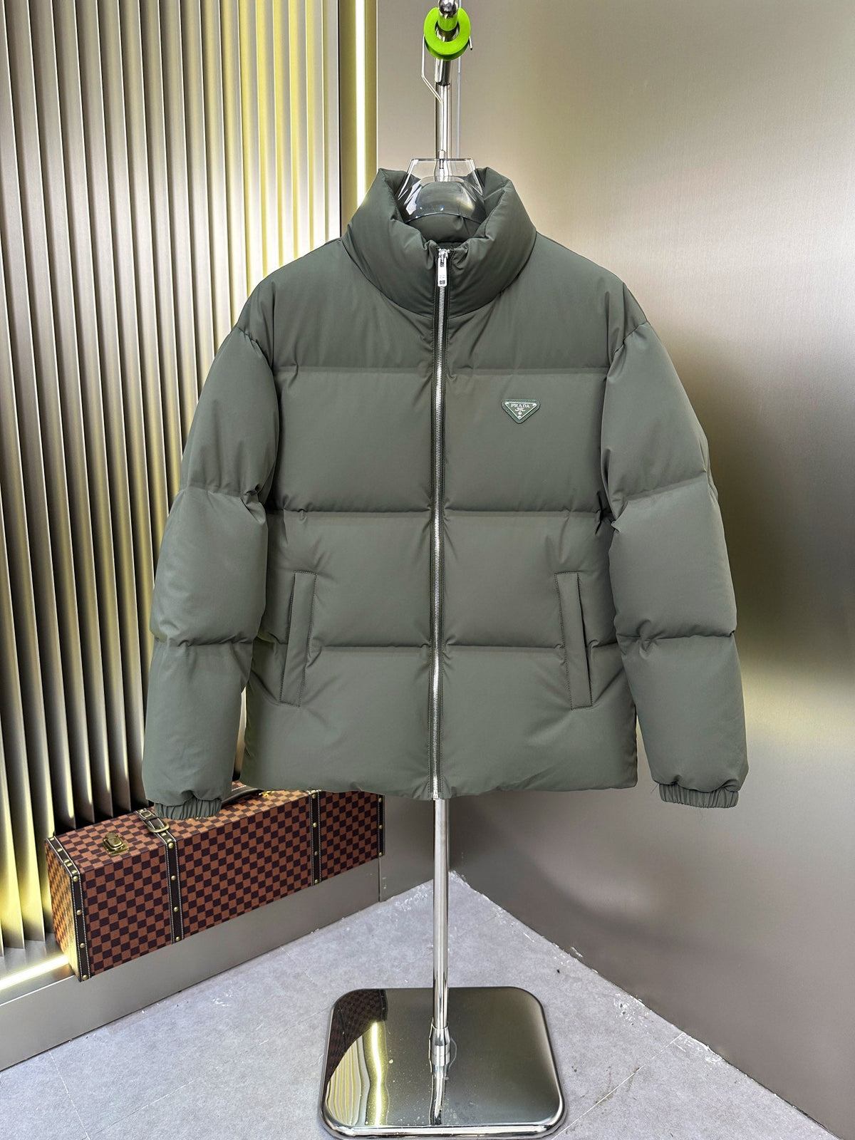 260910 New top-quality classic simple filling white duck down insulation cold-resistant down jacket